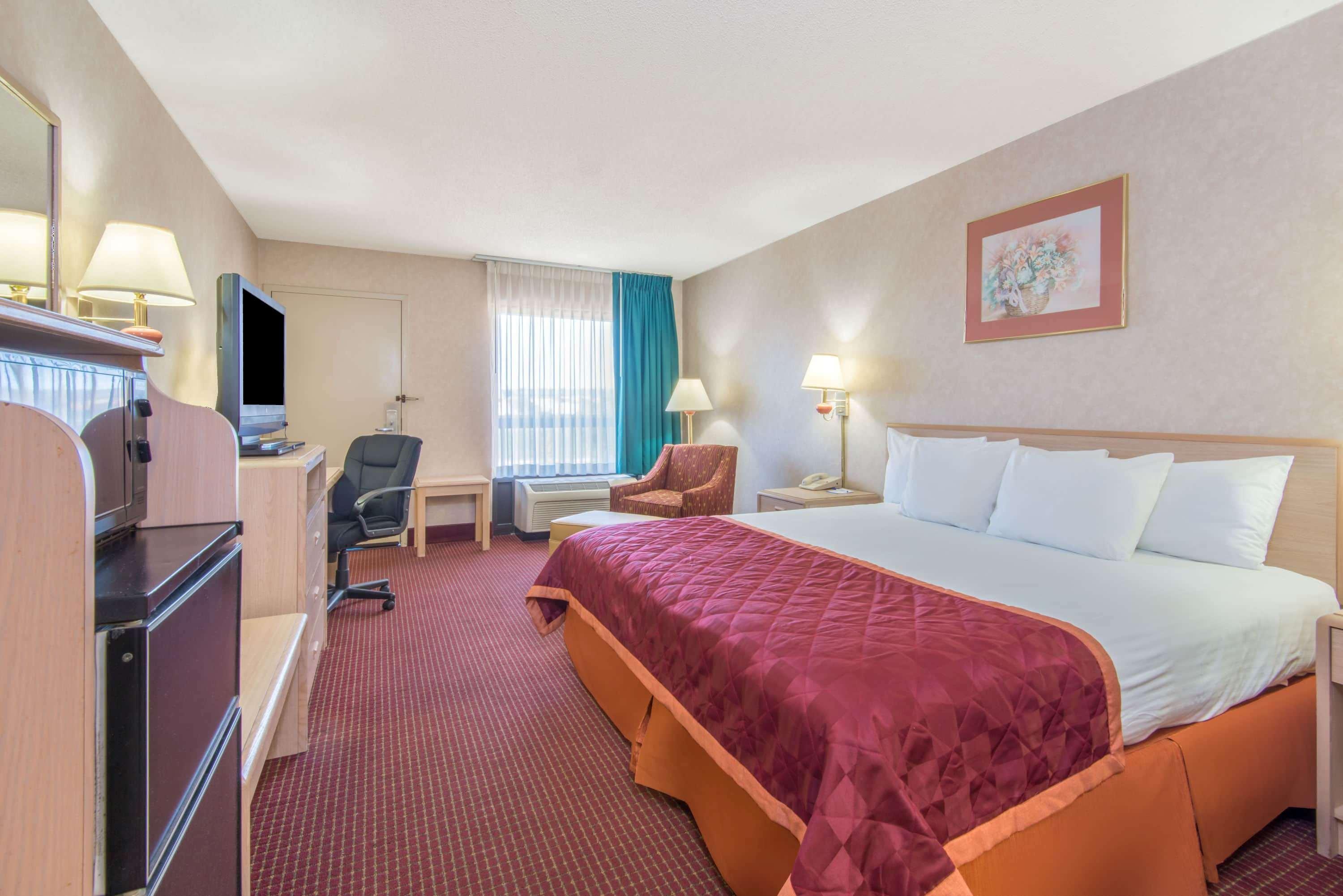 Baymont By Wyndham Topeka Luaran gambar